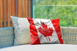 Sierkussen Vlaggen Voor Buiten - Close-up Van De Vlag Van Canada - 50x30 Cm - Rechthoekig Weerbestendig Tuinkussen / Tuinmeubelkussen Van Polyester -Pillowmonkey 1200x800 2776