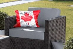 Sierkussen Vlaggen Voor Buiten - Close-up Van De Vlag Van Canada - 50x30 Cm - Rechthoekig Weerbestendig Tuinkussen / Tuinmeubelkussen Van Polyester -Pillowmonkey 1200x800 2778