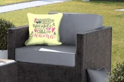 Buitenkussens - Tuin - Moederdag Quote My Favorite People Call Me Mama Met Een Gele Achtergrond - 40x40 Cm -Pillowmonkey 1200x800 2786