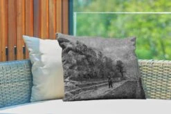 Buitenkussens - Tuin - Outskirts Of Paris; Road With Peasant Shouldering A Spade Zwart-wit - Schilderij Vincent Van Gogh - 60x40 Cm 9 Buitenkussens - Tuin - Outskirts Of Paris; Road With Peasant Shouldering A Spade Zwart-wit - Schilderij Vincent Van Gogh - 60x40 Cm -Pillowmonkey 1200x800 2828