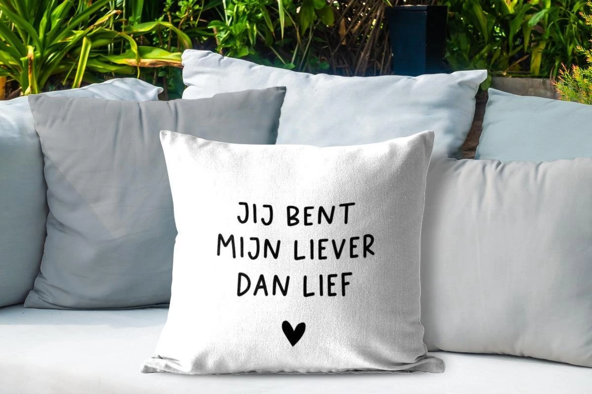 Buitenkussen Weerbestendig - Nederlandse Quote: 'Jij Bent Mijn Liever Dan Lief' Met Zwart Hartje Op Witte Achtergrond - 50x50 Cm 6 Buitenkussen Weerbestendig - Nederlandse Quote: 'Jij Bent Mijn Liever Dan Lief' Met Zwart Hartje Op Witte Achtergrond - 50x50 Cm - Afbeelding 4