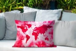 Buitenkussens - Tuin - Wereldkaart Met Felle Roze Verf En Een Achtergrond Met Structuurpatroon - 60x40 Cm -Pillowmonkey 1200x800 2849