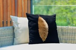 Buitenkussens - Tuin - Hangend Gouden Blad Op Een Zwarte Achtergrond - 45x45 Cm -Pillowmonkey 1200x800 2884