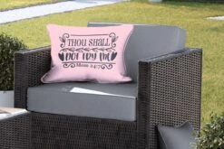 Buitenkussens - Tuin - Moederdag Quote Thou Shall Not Try Me Tegen Een Roze Achtergrond - 60x40 Cm -Pillowmonkey 1200x800 2890