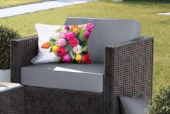 Buitenkussens - Tuin - Bos Met Tulpen In Een Vaas - 50x30 Cm -Pillowmonkey 1200x800 2933