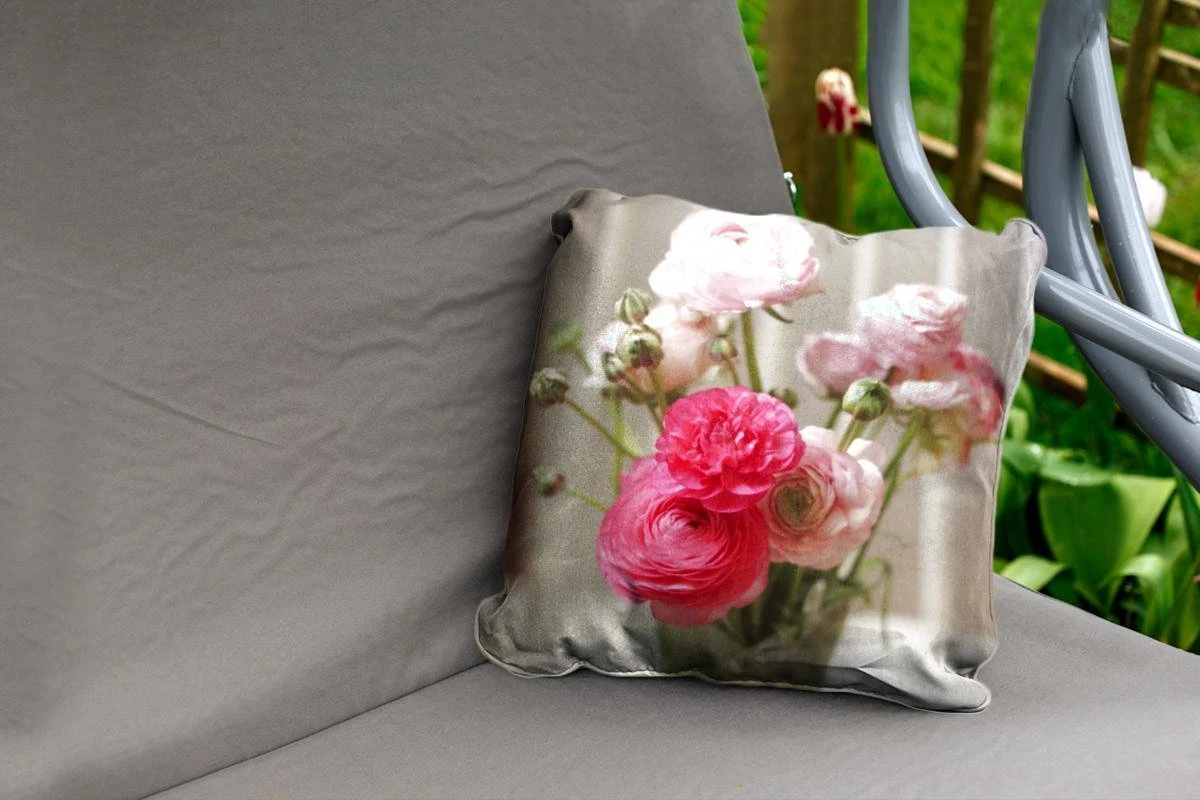 Buitenkussens - Tuin - Roze Boterbloemen Op Een Wazige Achtergrond - 40x40 Cm 4 Buitenkussens - Tuin - Roze Boterbloemen Op Een Wazige Achtergrond - 40x40 Cm - Afbeelding 2