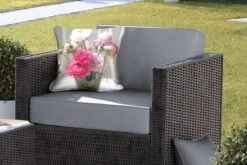 Buitenkussens - Tuin - Roze Boterbloemen Op Een Wazige Achtergrond - 40x40 Cm 11 Buitenkussens - Tuin - Roze Boterbloemen Op Een Wazige Achtergrond - 40x40 Cm -Pillowmonkey 1200x800 2957