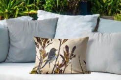 Buitenkussens - Tuin - Vogel Tussen Een Tak Met Bladeren - 50x30 Cm -Pillowmonkey 1200x800 2972