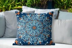 Buitenkussens - Tuin - Abstract En Vierkant Patroon Met Een Gedetailleerde Mandala Op Een Donkere Achtergrond - 60x60 Cm -Pillowmonkey 1200x800 2992