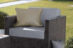 Buitenkussens - Tuin - Luxe Patroon Van Glimmende En Gouden Lijnen Op Een Donkergroene Achtergrond - 60x40 Cm 11 Buitenkussens - Tuin - Luxe Patroon Van Glimmende En Gouden Lijnen Op Een Donkergroene Achtergrond - 60x40 Cm -Pillowmonkey 1200x800 3037