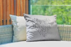 Sierkussen Druppels Voor Buiten - Druppeltjes Water Die Het Hart Vormen - 60x40 Cm - Rechthoekig Weerbestendig Tuinkussen / Tuinmeubelkussen Van Polyester -Pillowmonkey 1200x800 3043