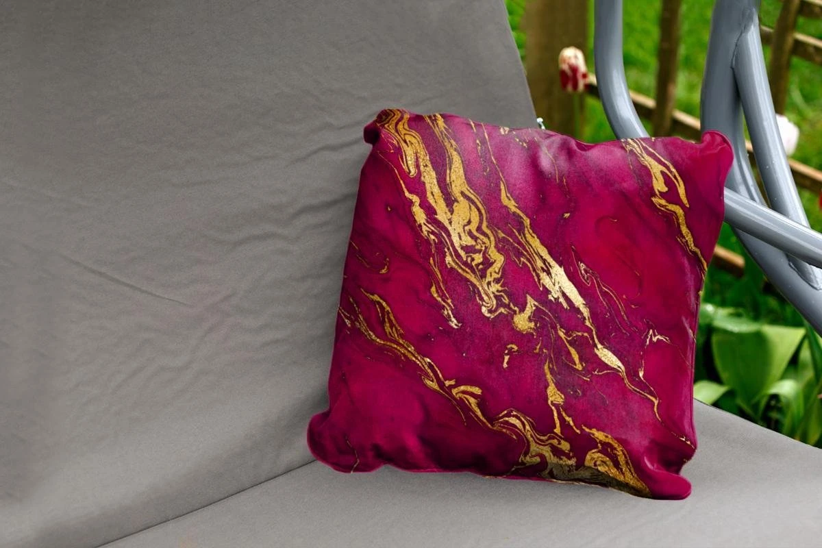 Buitenkussen - Marmer - Roze - Goud - Lijn - 45x45 Cm - Weerbestendig 4 Buitenkussen - Marmer - Roze - Goud - Lijn - 45x45 Cm - Weerbestendig - Afbeelding 2