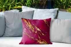 Buitenkussen - Marmer - Roze - Goud - Lijn - 45x45 Cm - Weerbestendig 10 Buitenkussen - Marmer - Roze - Goud - Lijn - 45x45 Cm - Weerbestendig -Pillowmonkey 1200x800 3120