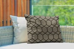 Buitenkussens - Tuin - Luxe Patroon Van Zwarte Ruiten En Zeshoeken Tegen Een Bruine Achtergrond - 60x40 Cm -Pillowmonkey 1200x800 3151