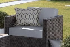Buitenkussens - Tuin - Luxe Patroon Van Zwarte Ruiten En Zeshoeken Tegen Een Bruine Achtergrond - 60x40 Cm -Pillowmonkey 1200x800 3153