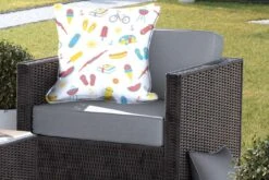 Sierkussen Buiten - Zomer - Vakantie - Symbolen - 60x60 Cm - Weerbestendig 11 Sierkussen Buiten - Zomer - Vakantie - Symbolen - 60x60 Cm - Weerbestendig -Pillowmonkey 1200x800 3205