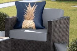 Buitenkussens - Tuin - Gouden Ananas Bladeren Op Een Zwarte Achtergrond - 60x60 Cm -Pillowmonkey 1200x800 3253