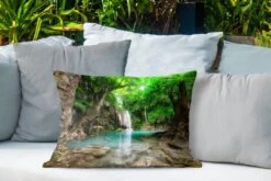 Buitenkussens - Tuin - Erawan Waterval In Jungle Thailand Foto - 60x40 Cm 10 Buitenkussens - Tuin - Erawan Waterval In Jungle Thailand Foto - 60x40 Cm -Pillowmonkey 1200x800 3272