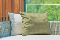 Buitenkussens - Tuin - Luxe Patroon Van Gouden Lijnen En Bloemen Tegen Een Donkergroene Achtergrond - 60x40 Cm 9 Buitenkussens - Tuin - Luxe Patroon Van Gouden Lijnen En Bloemen Tegen Een Donkergroene Achtergrond - 60x40 Cm -Pillowmonkey 1200x800 3275