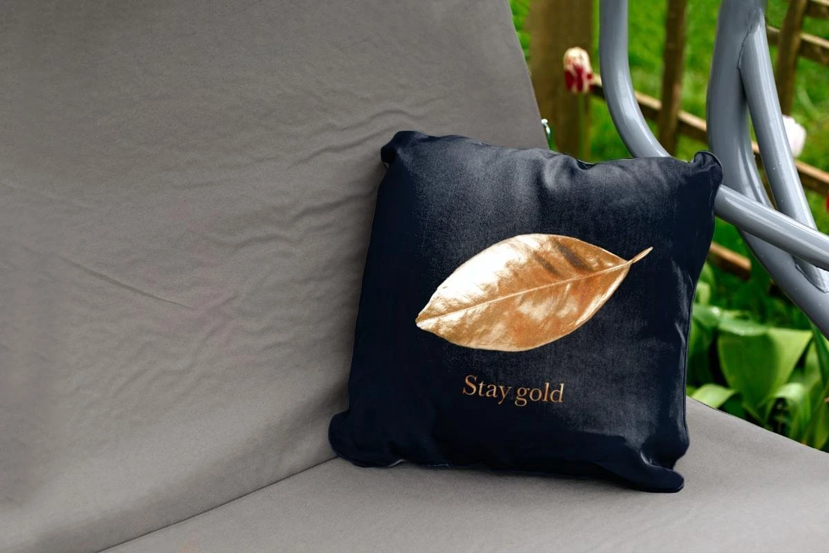 Buitenkussens - Tuin - Blad Van Goud Met De Quote Stay Gold - 40x40 Cm 4 Buitenkussens - Tuin - Blad Van Goud Met De Quote Stay Gold - 40x40 Cm - Afbeelding 2