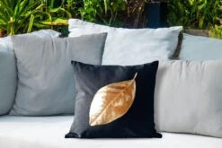 Buitenkussens - Tuin - Goud Blad Met Een Zwarte Achtergrond - 40x40 Cm -Pillowmonkey 1200x800 3312