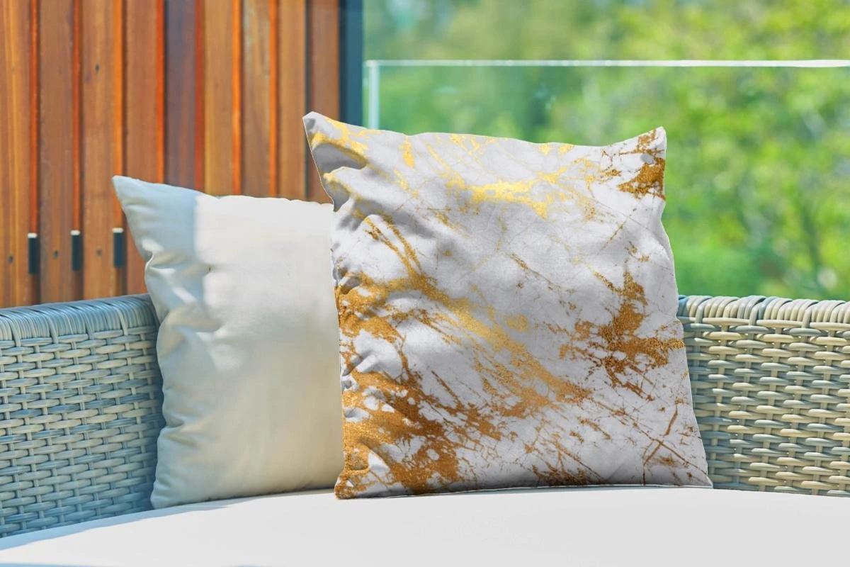 Buitenkussen Weerbestendig - Marmer - Goud - Wit - 50x50 Cm 5 Buitenkussen Weerbestendig - Marmer - Goud - Wit - 50x50 Cm - Afbeelding 3