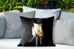 Buitenkussen Weerbestendig - Rozen - Bloemen - Goud - Zwart - 50x50 Cm -Pillowmonkey 1200x800 3320