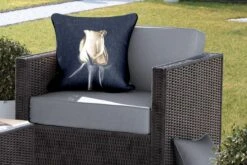 Buitenkussen Weerbestendig - Rozen - Bloemen - Goud - Zwart - 50x50 Cm -Pillowmonkey 1200x800 3321