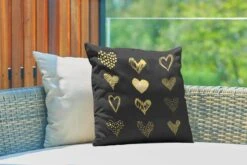 Buitenkussens - Tuin - Gouden Getekende Harten Op Zwart Papier - 45x45 Cm -Pillowmonkey 1200x800 3335