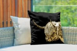 Buitenkussen Weerbestendig - Schotse Hooglander - Koe - Goud - 50x50 Cm -Pillowmonkey 1200x800 3339