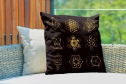 Buitenkussens - Tuin - Gouden Geometrische Vormen Op Een Zwarte Achtergrond - 60x60 Cm -Pillowmonkey 1200x800 3347