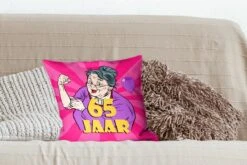 Kussenhoes 40x40 Cm - Vrouw - Jubileum Cadeau - 65 Jaar - Katoen / Polyester - Voor Binnen -Pillowmonkey 1200x800 505