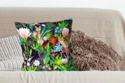 Kussenhoes 50x50 Cm - Jungle - Dieren - Bladeren - Bloemen - Katoen / Polyester - Voor Binnen -Pillowmonkey 1200x800 520