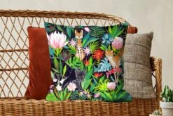 Kussenhoes 50x50 Cm - Jungle - Dieren - Bladeren - Bloemen - Katoen / Polyester - Voor Binnen -Pillowmonkey 1200x800 521