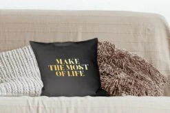 Kussenhoes 40x40 Cm - Quote - Leven - Goud - Zwart - Katoen / Polyester - Voor Binnen -Pillowmonkey 1200x800 552