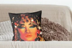 Kussenhoes 50x50 Cm - Vrouw - Goud - Zwart - Katoen / Polyester - Voor Binnen 10 Kussenhoes 50x50 Cm - Vrouw - Goud - Zwart - Katoen / Polyester - Voor Binnen -Pillowmonkey 1200x800 631