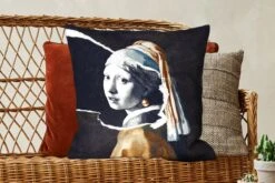 Kussenhoes 60x60 Cm - Meisje Met De Parel - Goud - Zwart - Wit - Katoen / Polyester - Voor Binnen -Pillowmonkey 1200x800 648