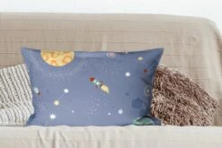 Kussenhoes 60x40 Cm - Ruimte - Kinderkamer - Sterren - Katoen / Polyester - Voor Binnen 10 Kussenhoes 60x40 Cm - Ruimte - Kinderkamer - Sterren - Katoen / Polyester - Voor Binnen -Pillowmonkey 1200x800 695