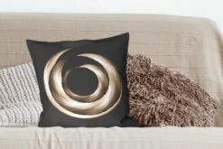 Kussenhoes 50x50 Cm - Goudgekleurde Spiraal Van Penseelstreken - Katoen / Polyester - Voor Binnen -Pillowmonkey 1200x800 776
