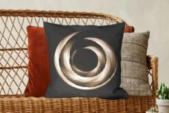 Kussenhoes 50x50 Cm - Goudgekleurde Spiraal Van Penseelstreken - Katoen / Polyester - Voor Binnen -Pillowmonkey 1200x800 777