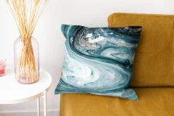 Kussenhoes 40x40 Cm - Close-up Van De Binnenkant Van Een Blauwe Geode Uit De Natuur - Katoen / Polyester - Voor Binnen -Pillowmonkey 1200x800 873