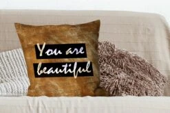 Kussenhoes 60x60 Cm - Quote - Beauty - Bruin - Goud - Katoen / Polyester - Voor Binnen -Pillowmonkey 1200x800 892