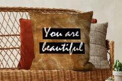 Kussenhoes 60x60 Cm - Quote - Beauty - Bruin - Goud - Katoen / Polyester - Voor Binnen -Pillowmonkey 1200x800 893