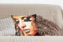 Kussenhoes 40x40 Cm - Vrouw - Goud - Wimpers - Katoen / Polyester - Voor Binnen -Pillowmonkey 1200x800 91