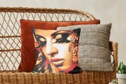 Kussenhoes 40x40 Cm - Vrouw - Goud - Wimpers - Katoen / Polyester - Voor Binnen -Pillowmonkey 1200x800 92