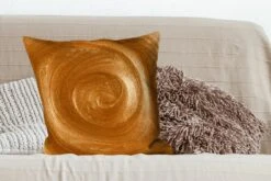 Kussenhoes 60x60 Cm - Een Vortex In Goudkleurige Verf - Katoen / Polyester - Voor Binnen -Pillowmonkey 1200x800 95