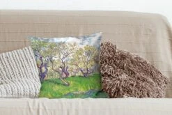 Kussenhoes 45x45 Cm - Boomgaard Met Bloeiende Pruimenbomen - Schilderij Van Vincent Van Gogh - Katoen / Polyester - Voor Binnen -Pillowmonkey 1200x800 981