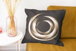 Kussenhoes 50x50 Cm - Goudgekleurde Spiraal Van Penseelstreken - Katoen / Polyester - Voor Binnen -Pillowmonkey 1200x802 117