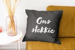 Kussenhoes 45x45 Cm - Liefde - Quotes - Ons Stekkie - Tekst - Thuis - Katoen / Polyester - Voor Binnen -Pillowmonkey 1200x802 160