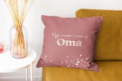 Kussenhoes 45x45 Cm - Je Wordt Oma - Roze - Goud - Spreuken - Katoen / Polyester - Voor Binnen -Pillowmonkey 1200x802 167